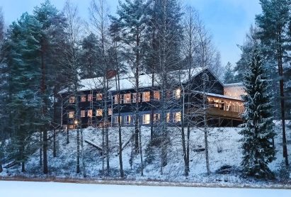 Räyskälä Grand Villa in its winter attire.