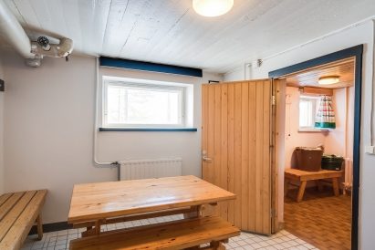The dressing room of the downstairs wood-heated sauna at Räyskälä Grand Villa.