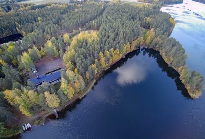 Räyskälä Grand Villa is situated on the picturesque shores of Lake Kaartjärvi in the Tavastia Lake Highlands.