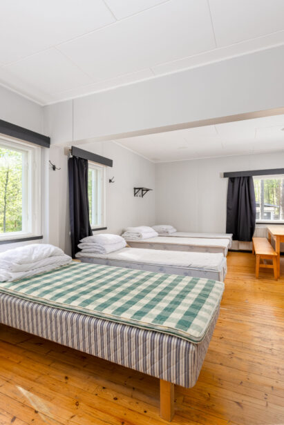 The separate apartment at the west end of the Räyskälä Grand Villa is also available for rent as the Räyskälä Lake Apartment.