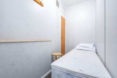 The single bedroom (Room 14) of the separately rentable west wing corner apartment at Räyskälä Grand Villa.